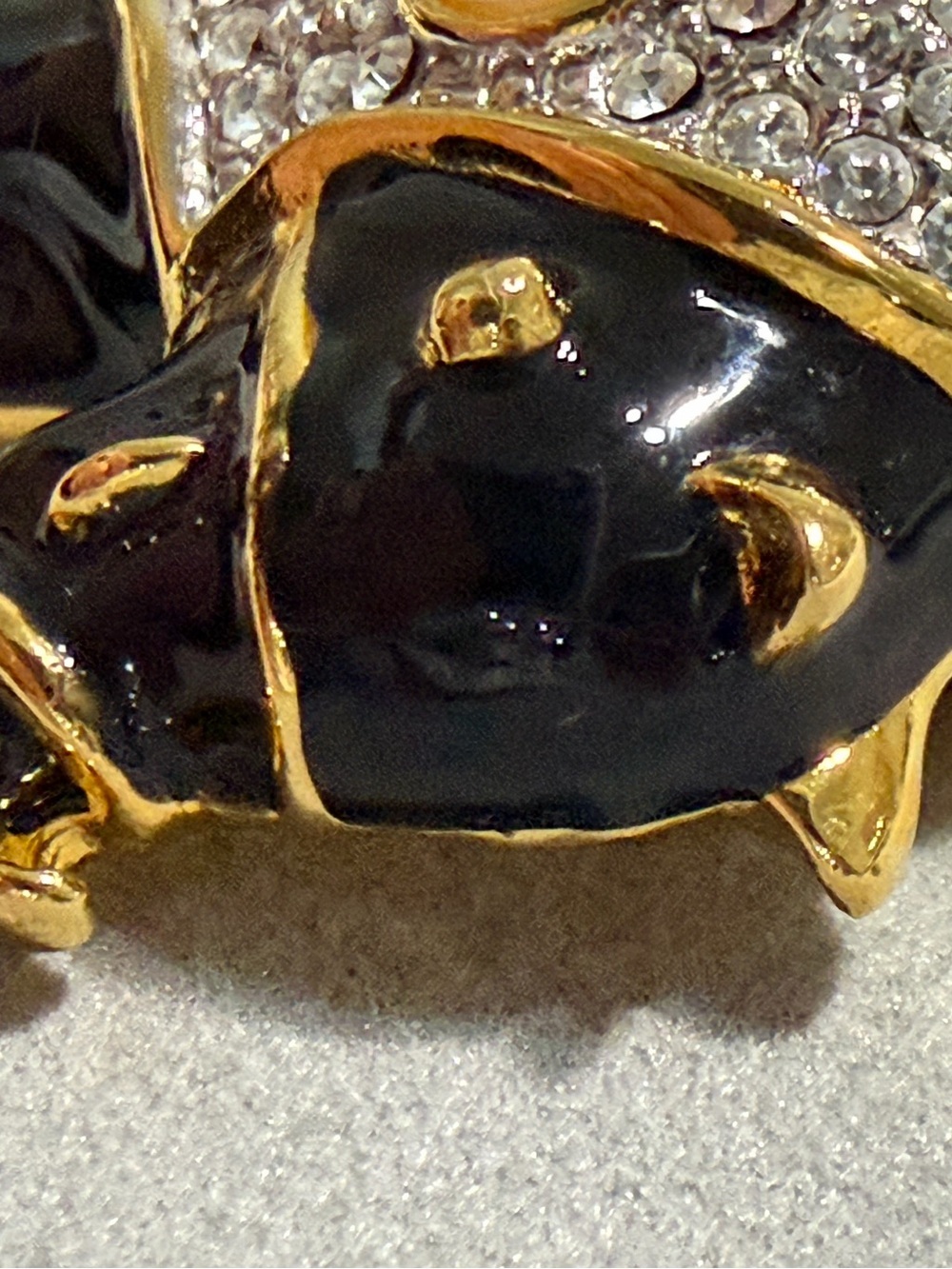 Vtg Kenneth Jay Lane (KJL) Black Enamel Rhino Brooch Rhinestone & Pearl Figural - Picture 14 of 16